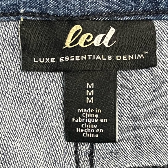 NWT A Pea in the Pod LED Women’s 8 Maternity Belted Jean Shorts - Picture 6 of 8